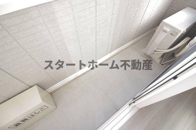 バルコニー　外からの目が気にならないバルコニーで洗濯物が干せます