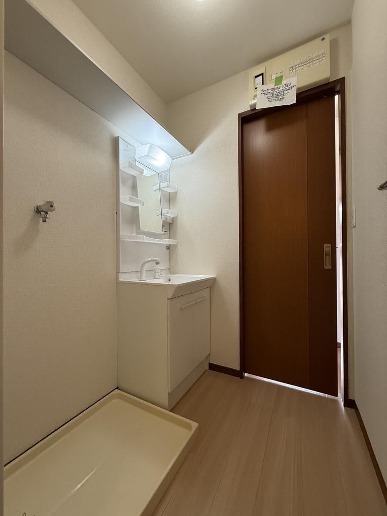 洗面設備　シャワー付洗面台完備の洗面所！！