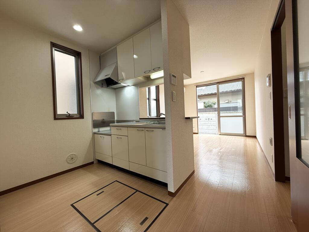 居室・リビング　対面キッチンのLDKは11.1帖の広さ！！