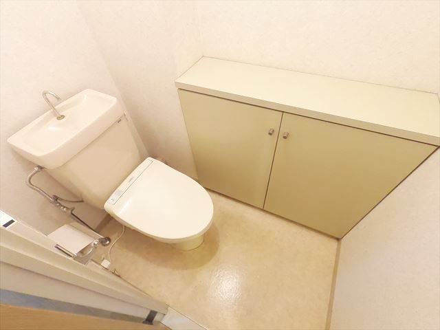 トイレ　温水洗浄暖房便座の付いた快適なトイレ