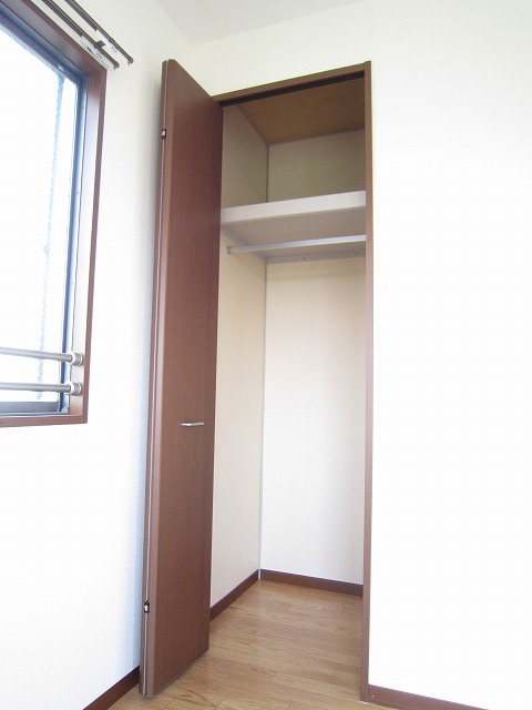 収納　●洋室にも収納あります！
