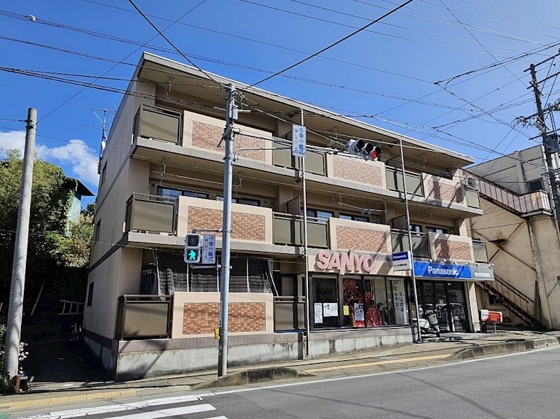 上田市上丸子のマンションの建物外観