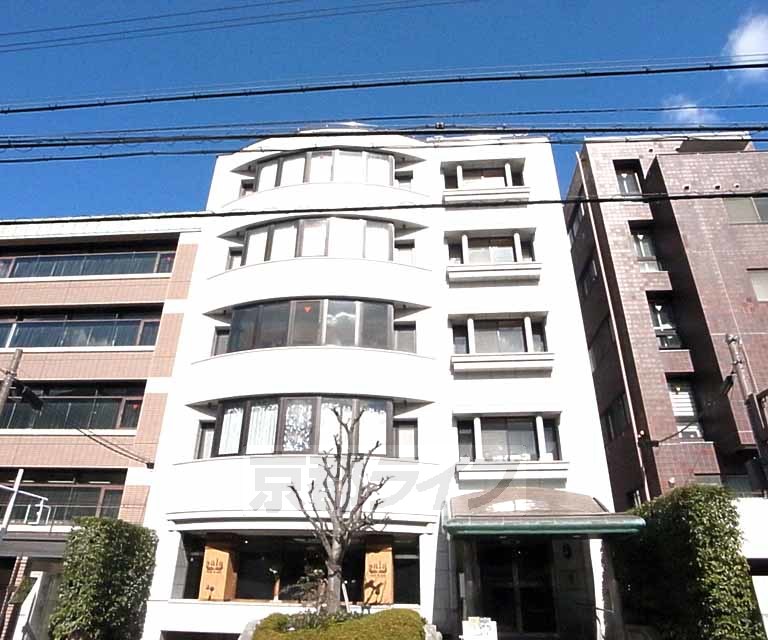 京都市中京区菱屋町のマンションの建物外観
