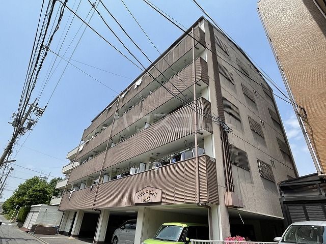 名古屋市港区須成町のマンションの建物外観