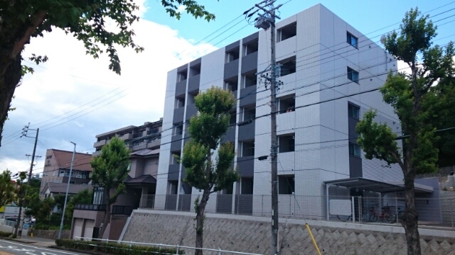 名古屋市緑区作の山町のマンションの建物外観