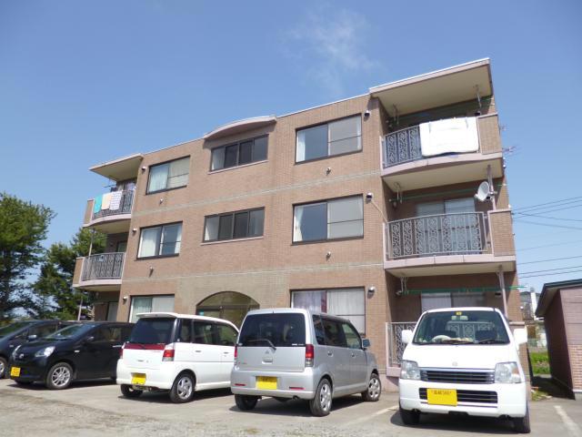 亀田郡七飯町大中山のマンションの建物外観