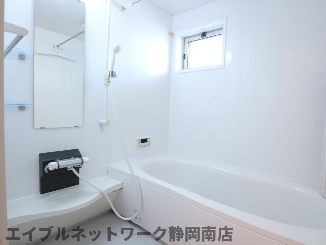 バス・シャワールーム　お風呂で日々の疲れを落としましょう