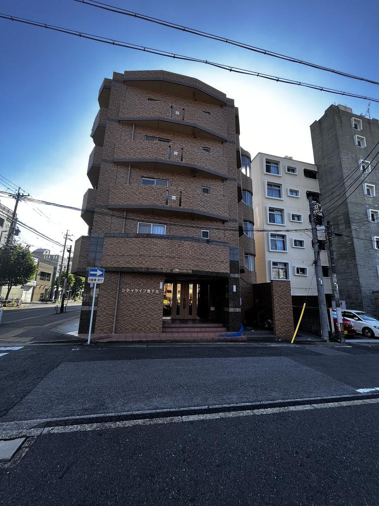 名古屋市千種区高見のマンションの建物外観