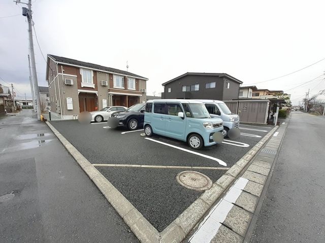 【ヴィラ　ルミナーレ　Vの駐車場】