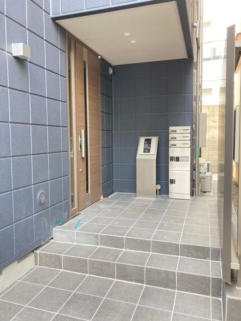 【港区三田のマンションのエントランス】