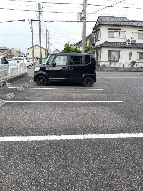 【小牧市大字文津のアパートの駐車場】