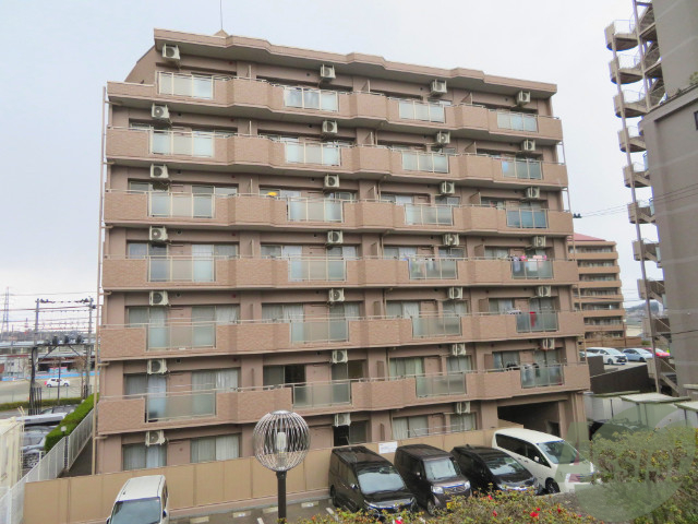 【仙台市泉区八乙女のマンションの建物外観】