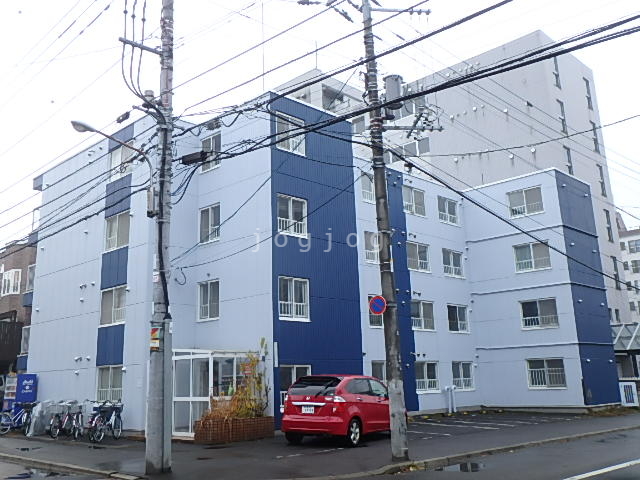 札幌市中央区南十七条西のマンションの建物外観