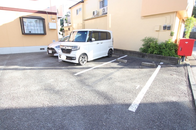 【横浜市保土ケ谷区今井町のアパートの駐車場】