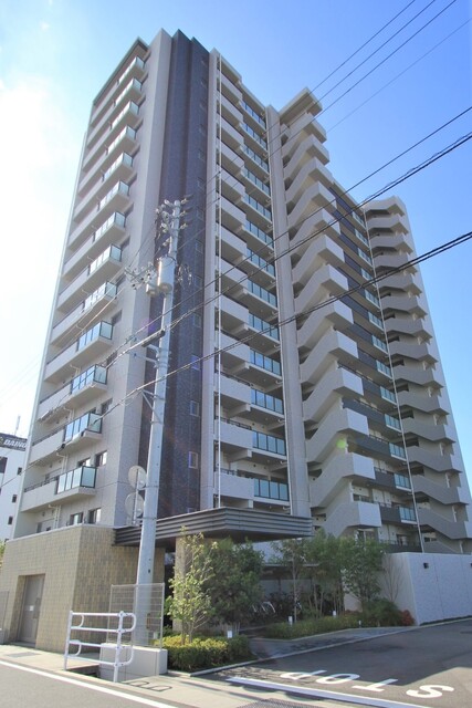 松山市土居田町のマンションの建物外観