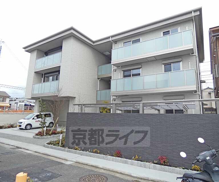 京都市伏見区深草相深町のマンションの建物外観