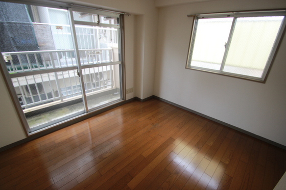 居室・リビング　※別号室の写真となります。