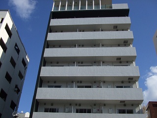 【鹿児島市船津町のマンションの建物外観】