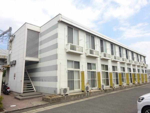 【レオパレスハーモニー高石の建物外観】