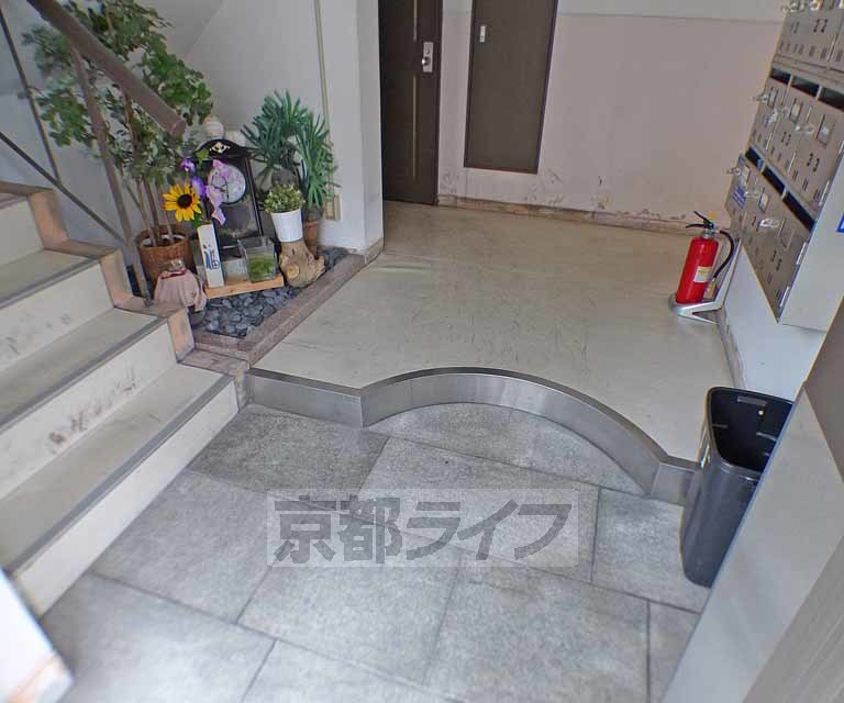 【京都市左京区北白川大堂町のマンションのロビー】