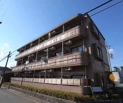 京都市北区上賀茂向縄手町のマンションの建物外観