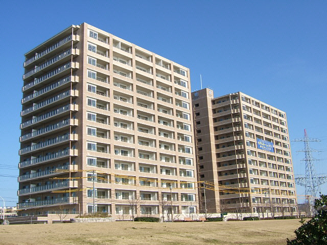 新潟市中央区川岸町のマンションの建物外観