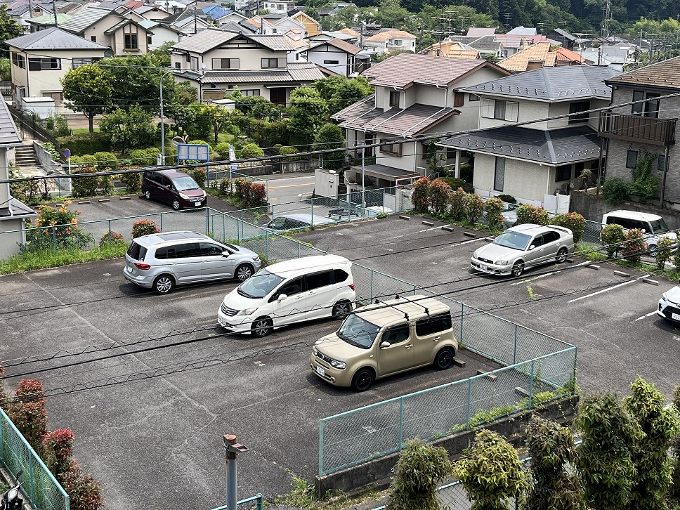 【ビラ玉川学園台の駐車場】