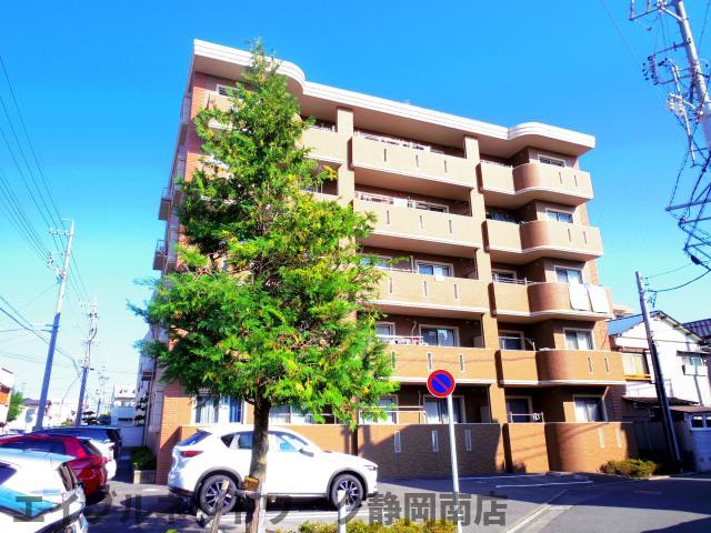 【静岡市駿河区さつき町のマンションの建物外観】