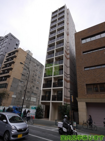 【新宿区左門町のマンションの建物外観】