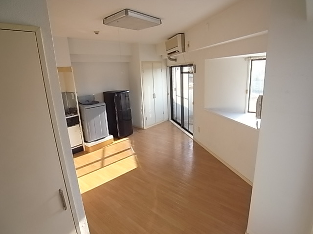 居室・リビング　見ての通り日当たり良好のお部屋です。