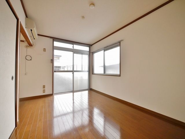 居室・リビング　★角部屋２面採光★