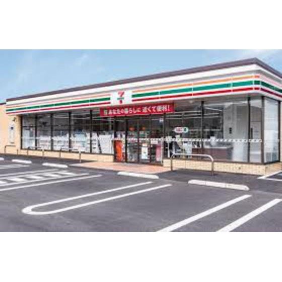 コンビニ　セブンイレブン津市高茶屋６丁目店（コンビニ）まで383m