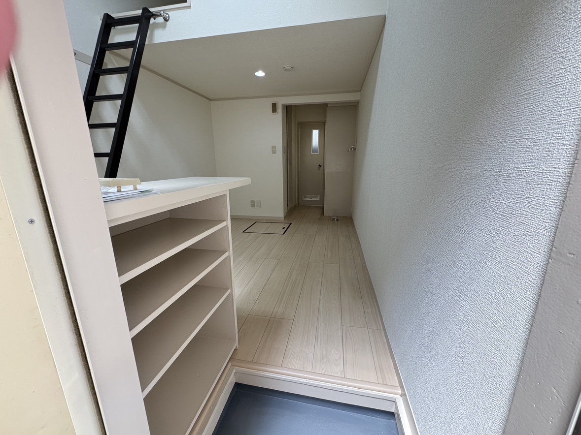 居室・リビング　玄関前