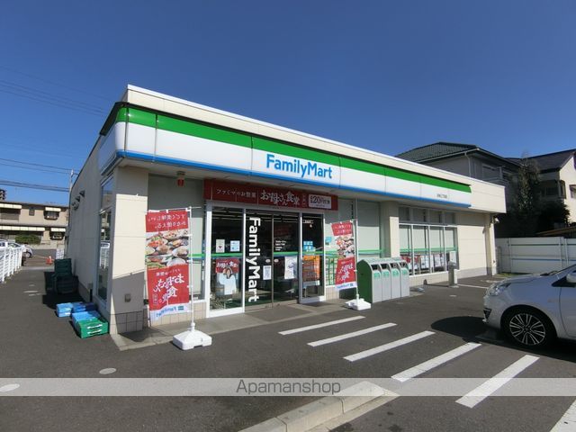 コンビニ　ファミリーマート（コンビニ）まで629m