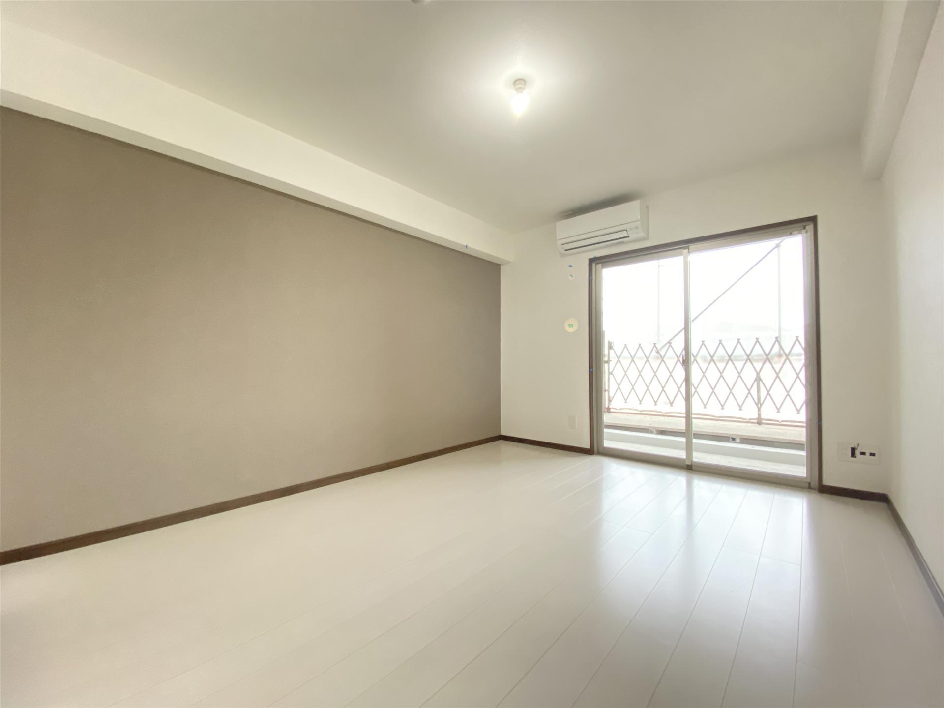 居室・リビング　アクセントクロスは白に変更になる可能性がございます。