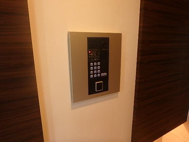 ロビー　オートロック