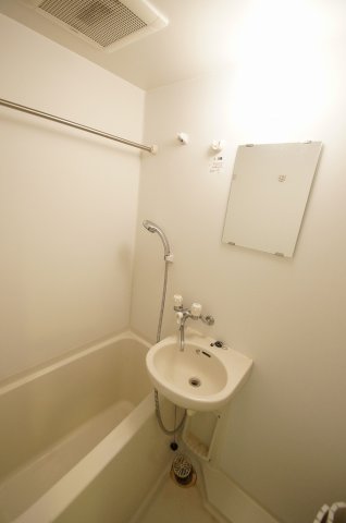 バス・シャワールーム　あると便利な独立洗面台