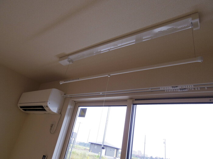 その他設備　エアコン・室内物干し（雨の日などに重宝します）