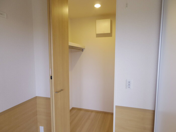 収納　ウォークインクローゼット仕様