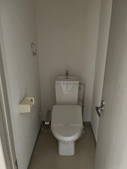 トイレ　※他号室の写真です