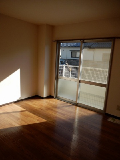 居室・リビング　※他号室の写真です