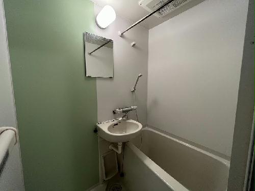 バス・シャワールーム　現状と異なる場合には、現状を優先致します。