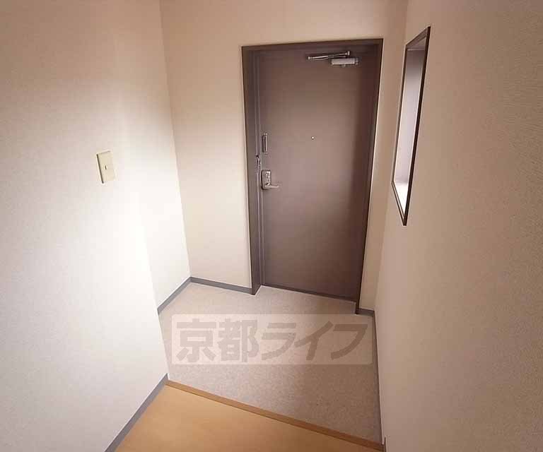 玄関　段差の低い玄関です。