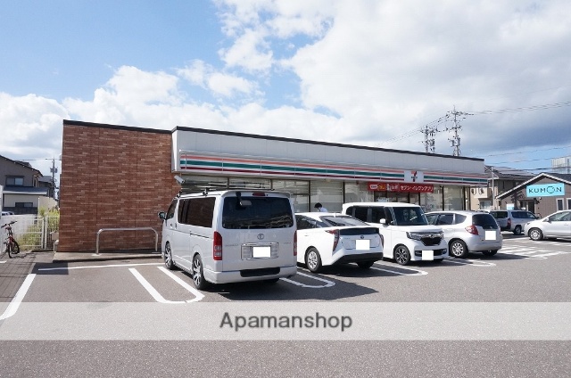 コンビニ　セブンイレブン（コンビニ）まで411m