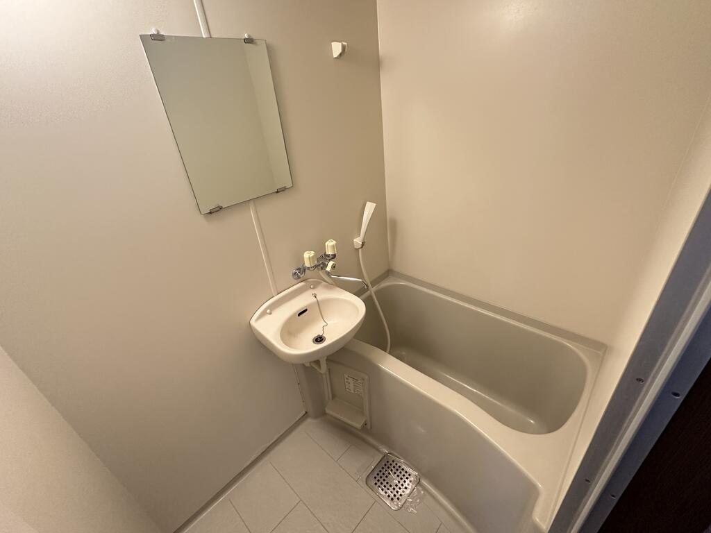 バス・シャワールーム　※同建物別部屋写真です。ご参考ください。