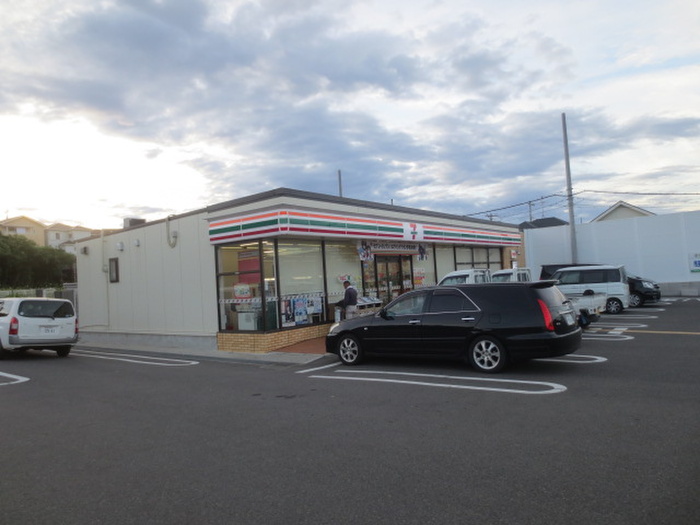 コンビニ　セブンイレブン大阪体育大学前店（コンビニ）まで900m