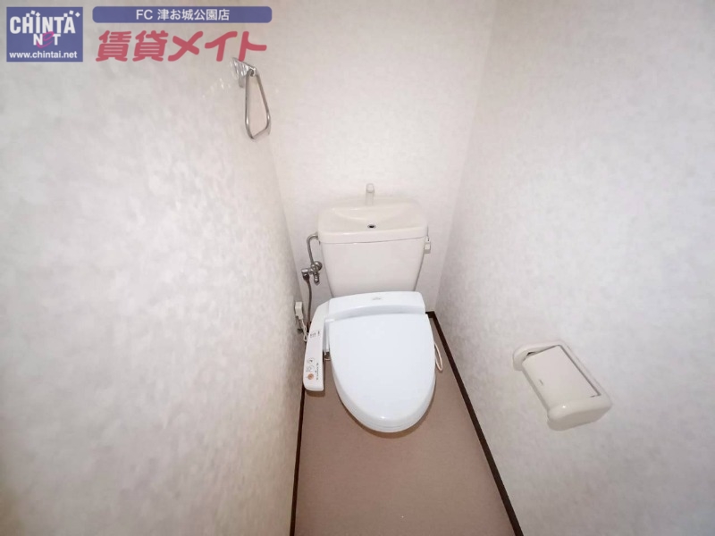 トイレ　同じ物件、別部屋の写真です