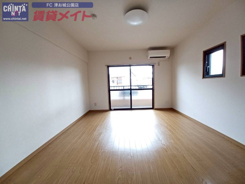 居室・リビング　同じ物件、別部屋の写真です