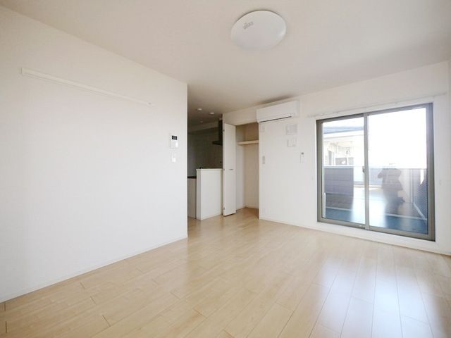 居室・リビング　★おしゃれなリビングフロアの様子★