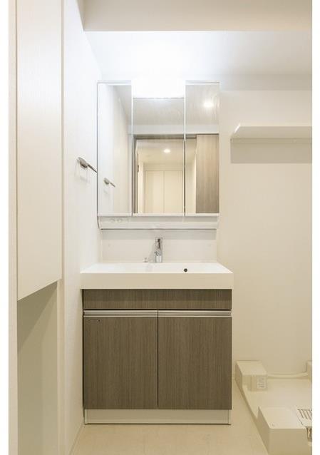 洗面設備　身支度に便利な洗面台！